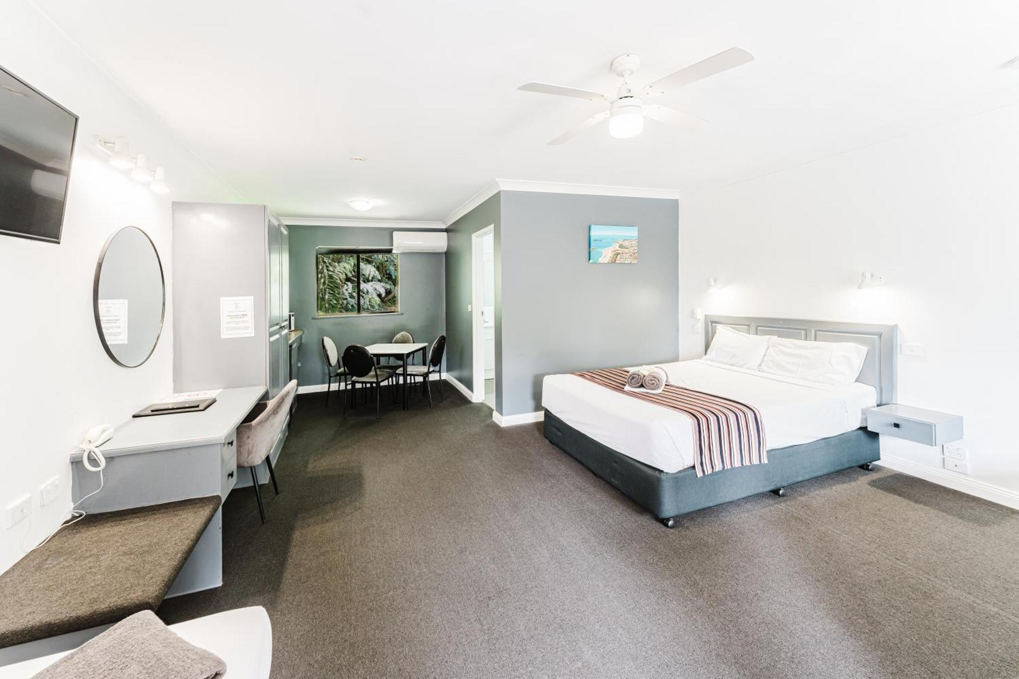Country 2 Coast Motor Inn Coffs Harbour Bagian luar foto
