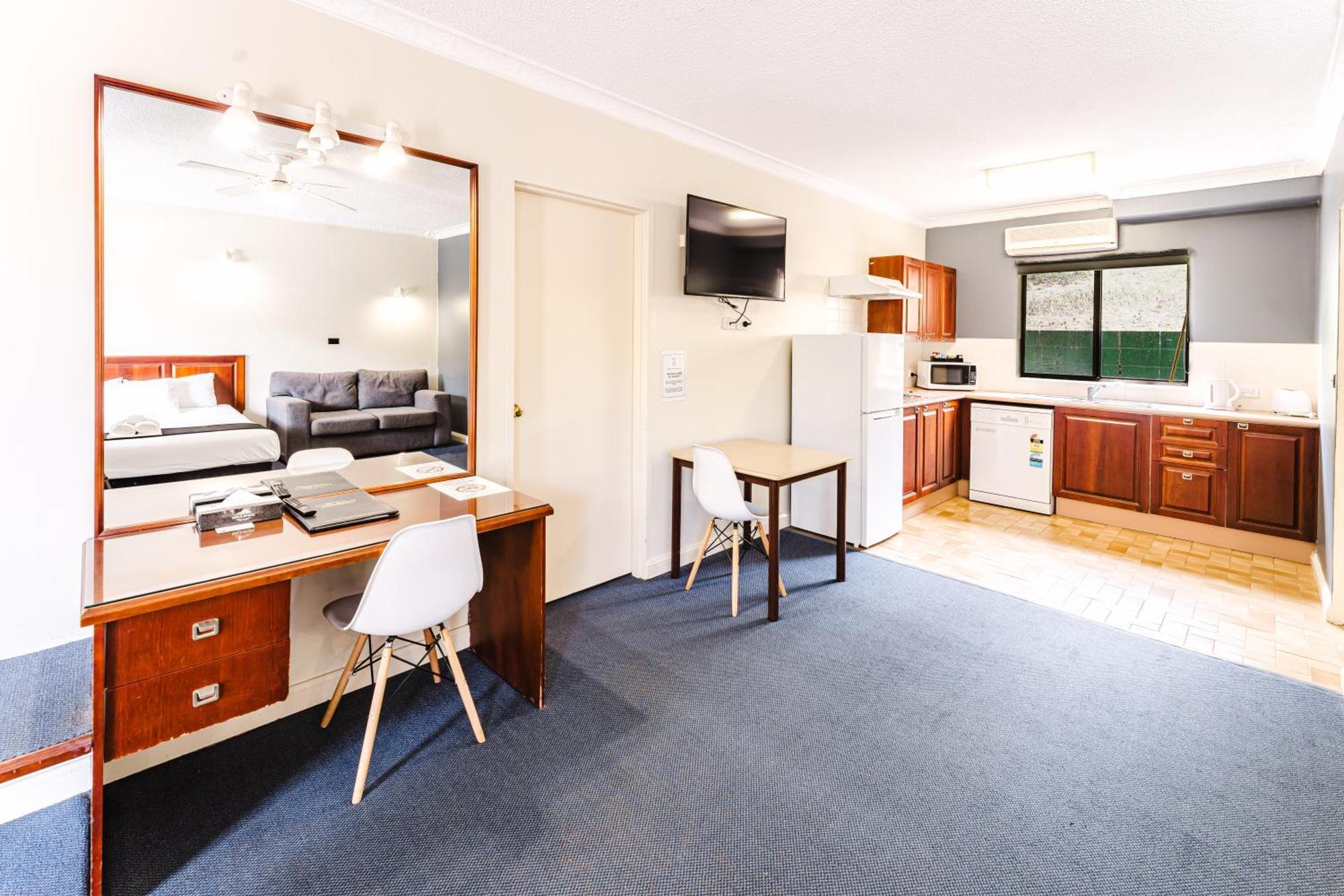 Country 2 Coast Motor Inn Coffs Harbour Bagian luar foto