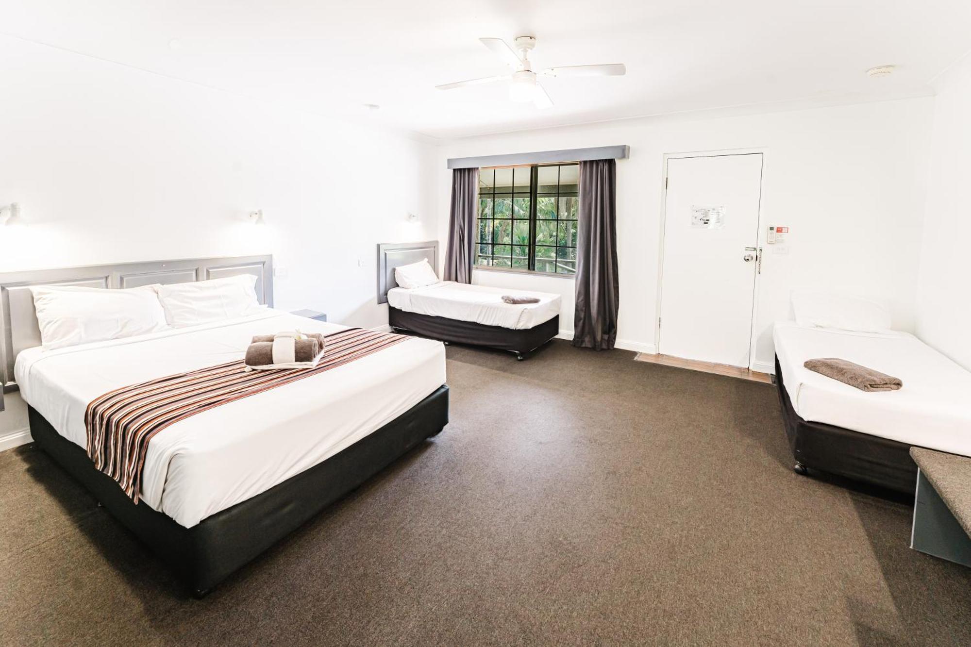 Country 2 Coast Motor Inn Coffs Harbour Bagian luar foto