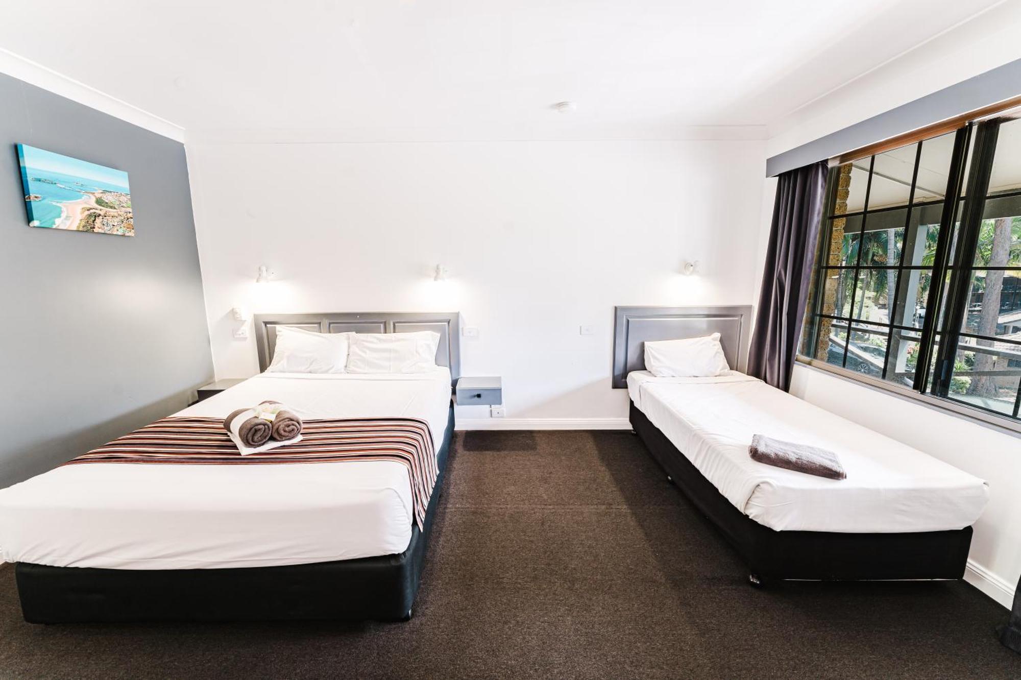 Country 2 Coast Motor Inn Coffs Harbour Bagian luar foto