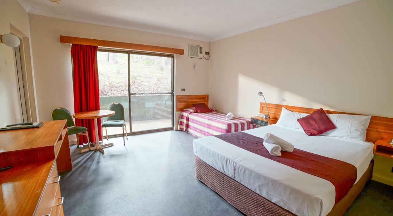 Country 2 Coast Motor Inn Coffs Harbour Bagian luar foto